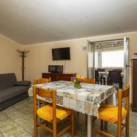 Casa Larunchi Apartment *